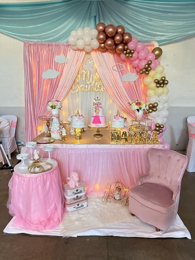 mesa dulce en tonos rosados